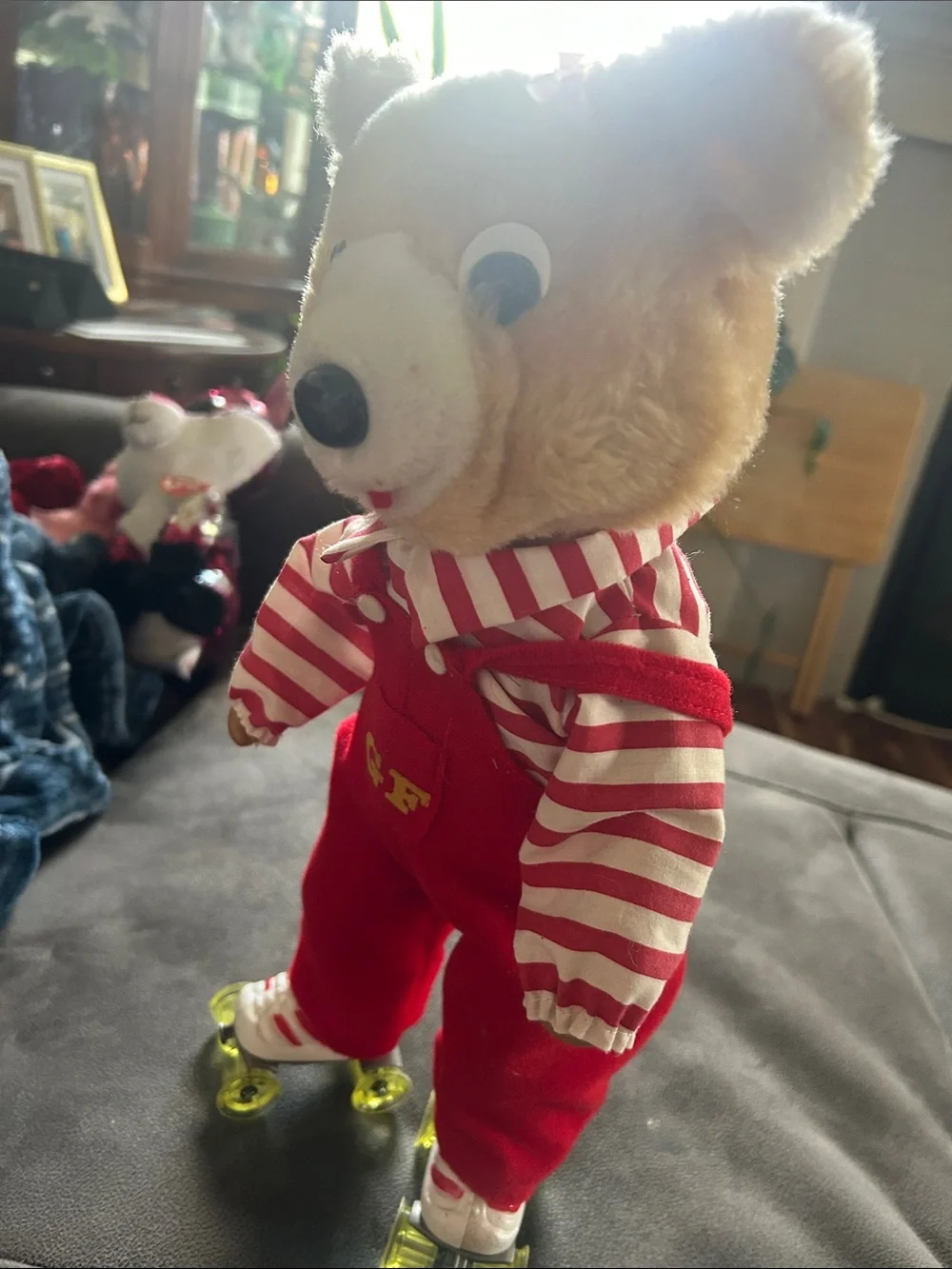 1985 Rare Collectible Sammy Skates Plush Bear on roller skates/play music.